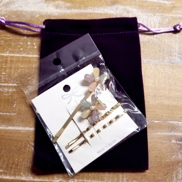 None Accessories - Gold Tone Floral Hair Pins